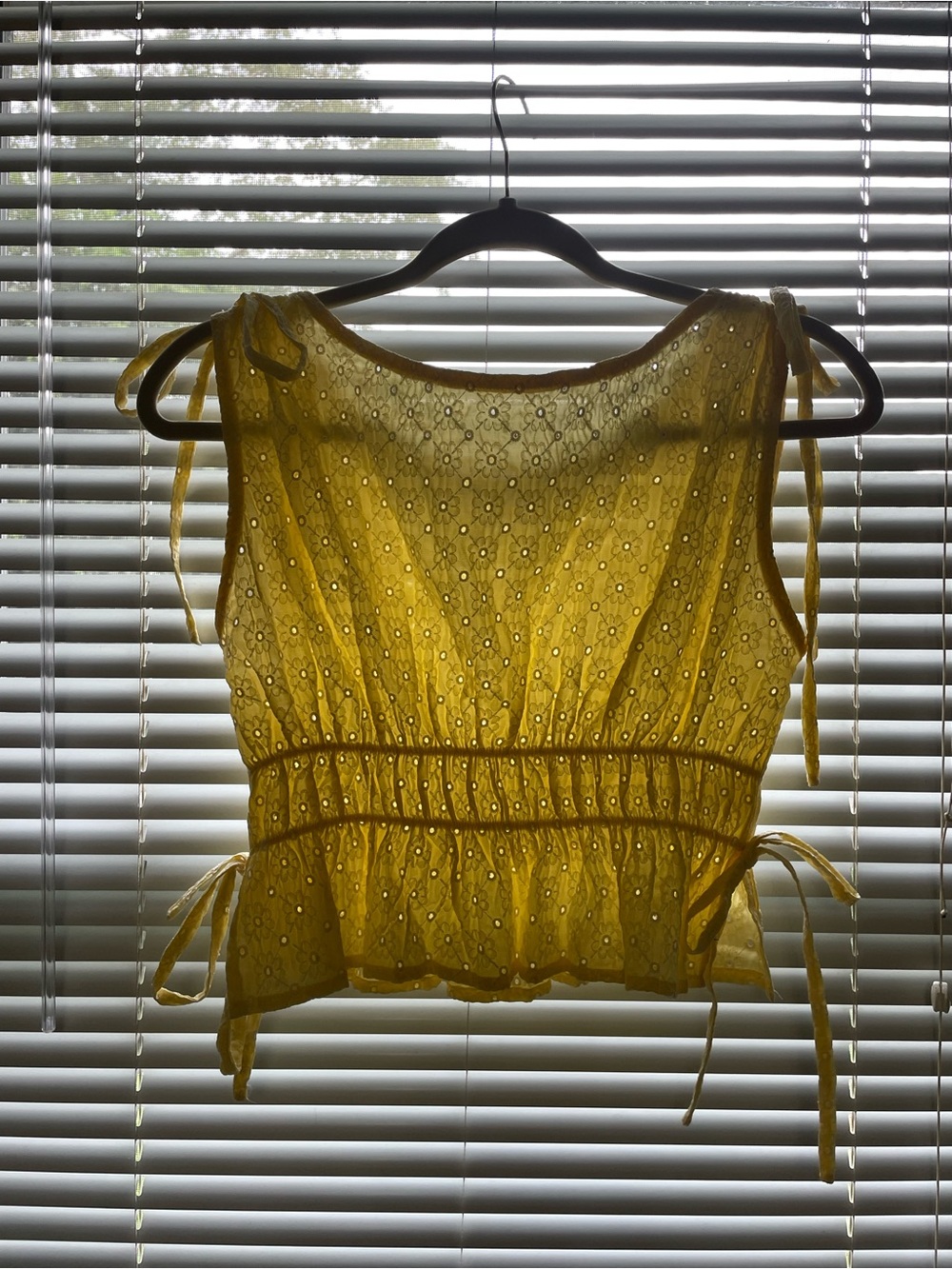 Altar'd State Yellow Eyelet Tie-Shoulder Peplum 💛💐🌻